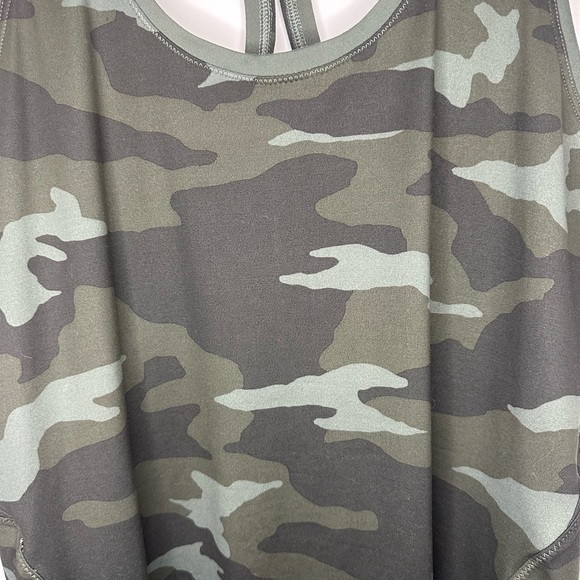 Athleta Active Tank Size M - Picture 4 of 9